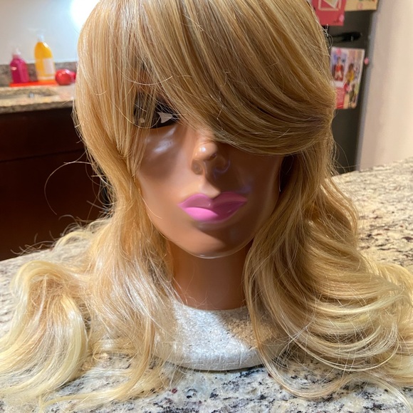 Wig - Picture 8 of 9